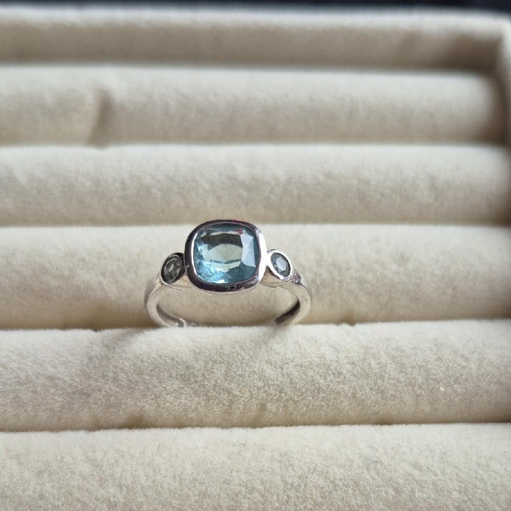 Tocara Sterling Silver and Pretty Blue Stone Ring (J82) - Picture 2 of 5